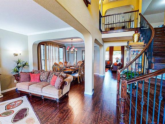 2nd image of 1007 Molly Ct