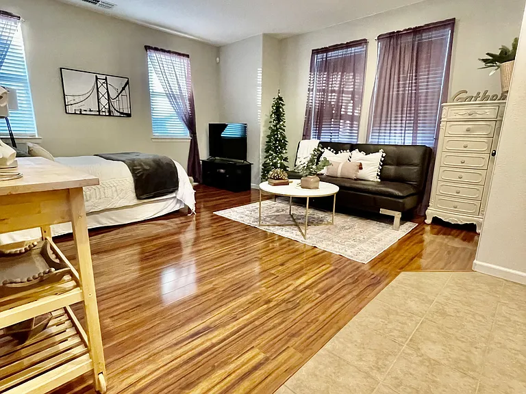 435 W Saint Francis Ave — Photo 3