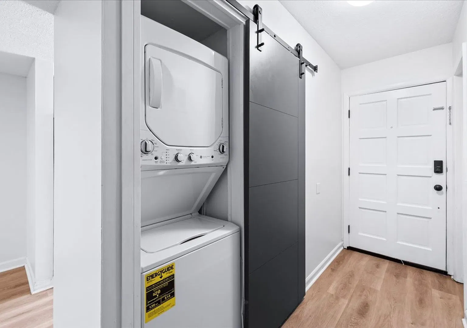 Available Now! 2 Bedroom 2.5 Bath Condo — Photo 3