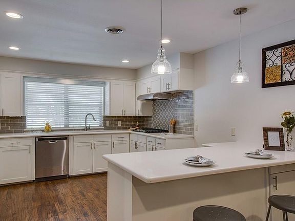 3rd image of 408 S Lois Ln