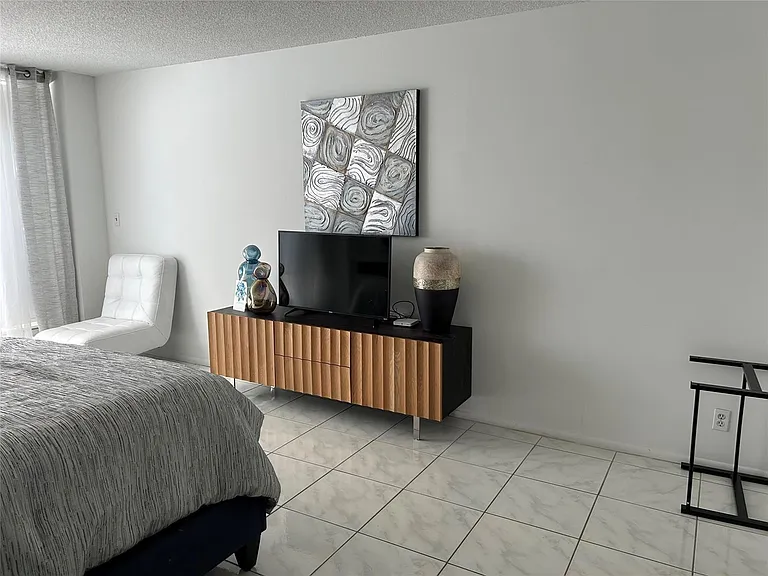 4020 Galt Ocean Dr #106 — Photo 5