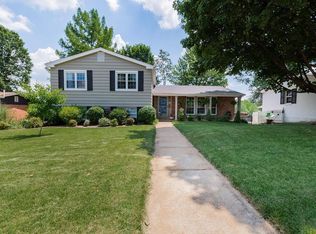 9014 Laurel Crest Dr, Saint Louis, MO 63126