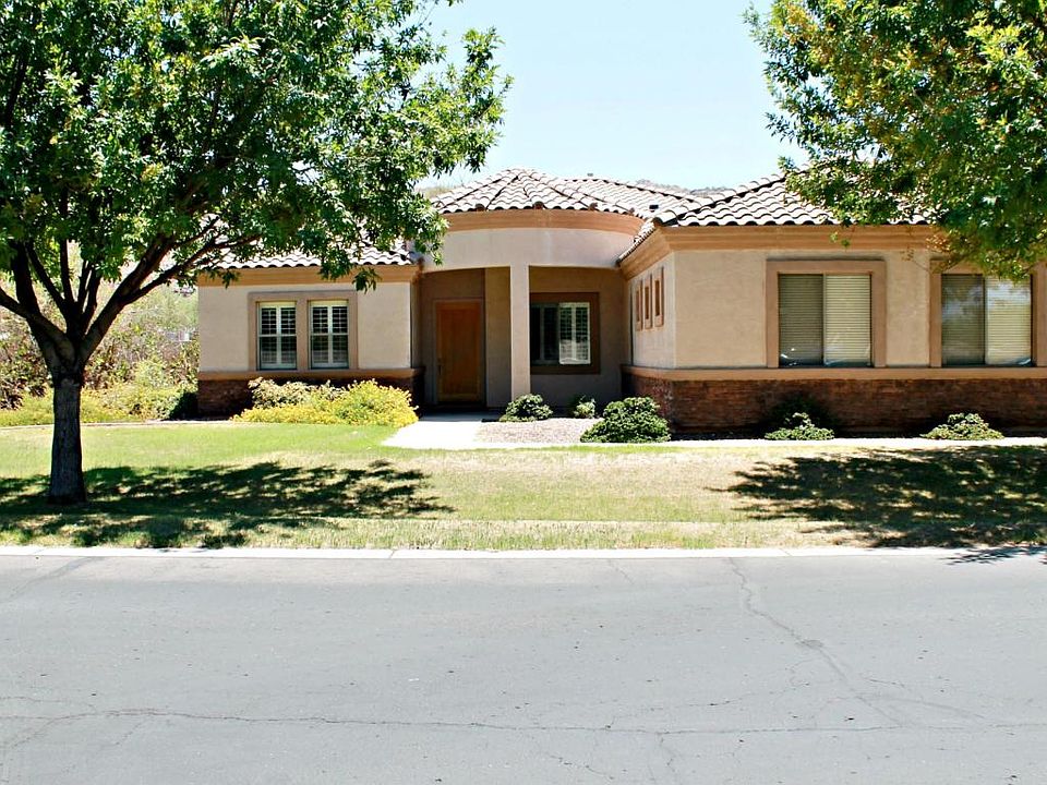 1st image of 2819 E Desert Ln