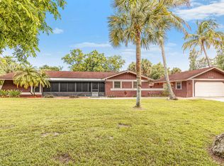 9396 Pinion Dr, Lake Worth, FL 33467