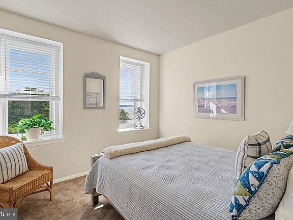 3rd image of 300 Commerce St Unit 201