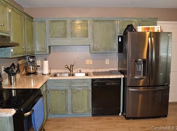 3rd image of 7900 Park Vista Cres