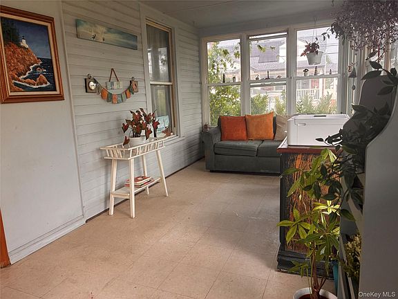 2nd image of 305 Bayville Avenue