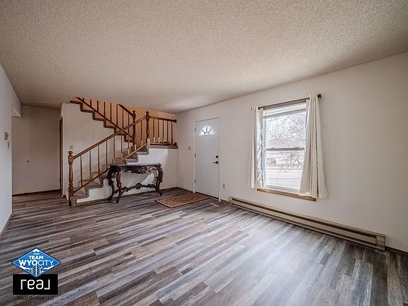 4th image of 2040 Beverly St