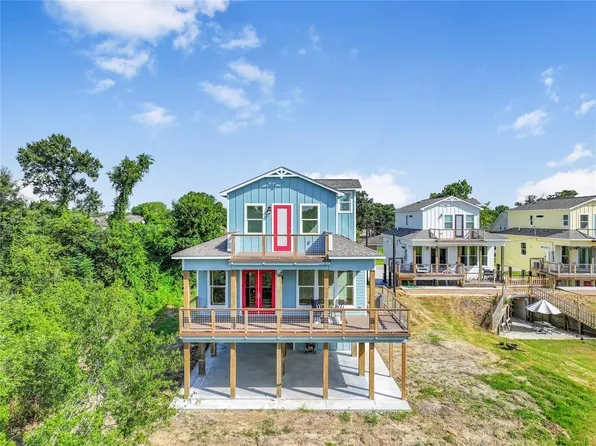 4444 Shady Lake Dr, Seabrook, TX 77586