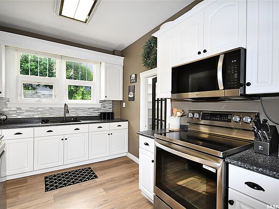 5th image of 400 21st St W