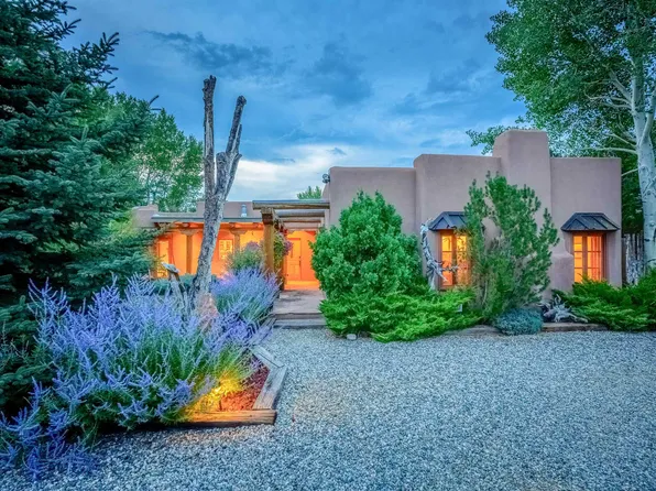 23 Buena Vista Rd, El Prado, NM 87529
