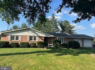 1241 Apple Tree Ln, Chambersburg, PA 17202