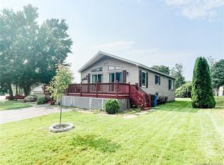 21 Connecticut Dr, Plainfield, CT 06374