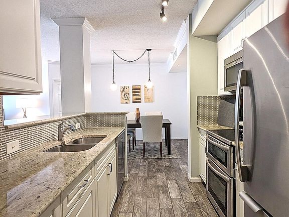 5th image of 630 S Sapodilla Avenue #308