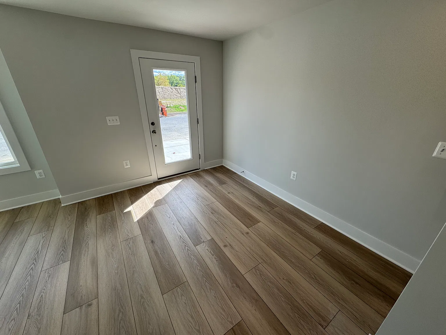 3 bed, 1943 sqft, $2,450 — Photo 2