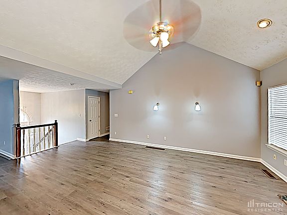 3rd image of 605 Bourbon St
