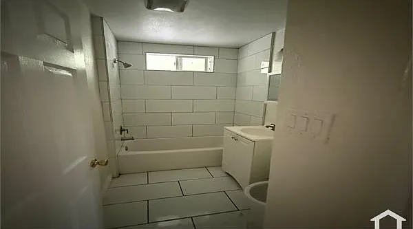 3 bed, 1100 sqft, $3,495 — Photo 4
