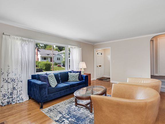 751 Forest Ave Larchmont NY-print-032-051-019-4200x2800-300dpi.jpg