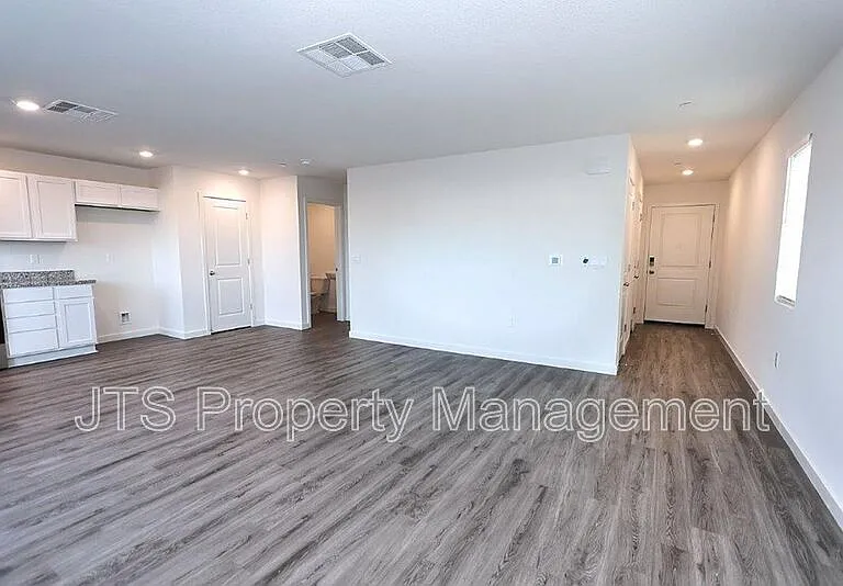 2097 Shady Tree Cir — Photo 19