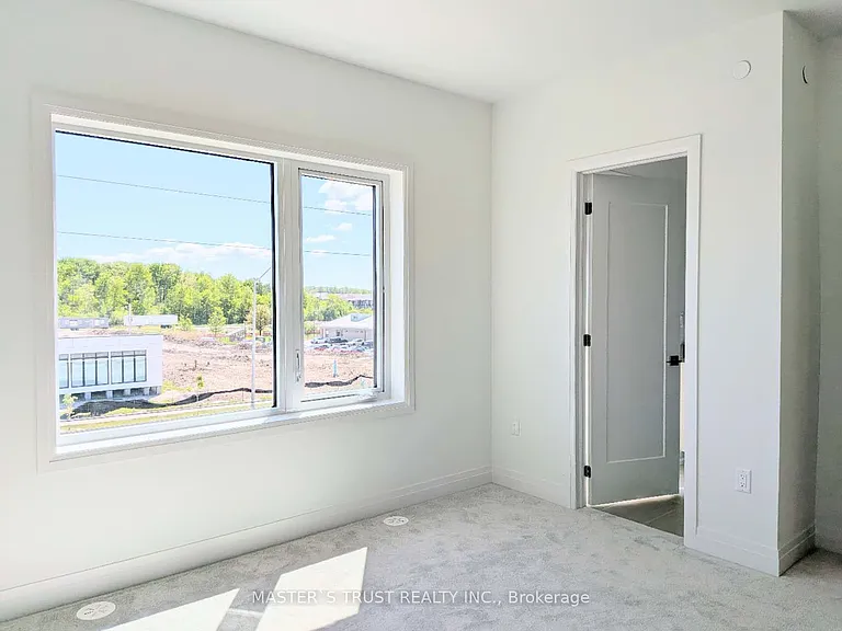 110 Grimsby Ln — Photo 18
