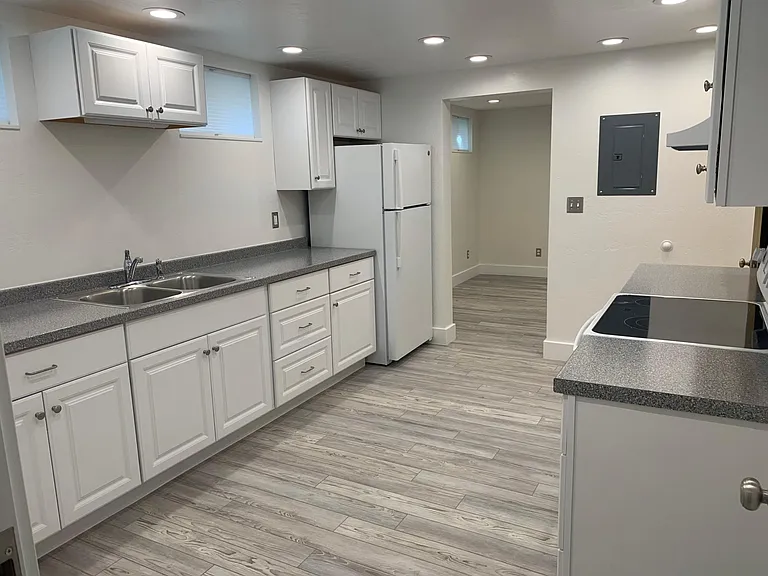 701 Brooks St #B — Photo 8