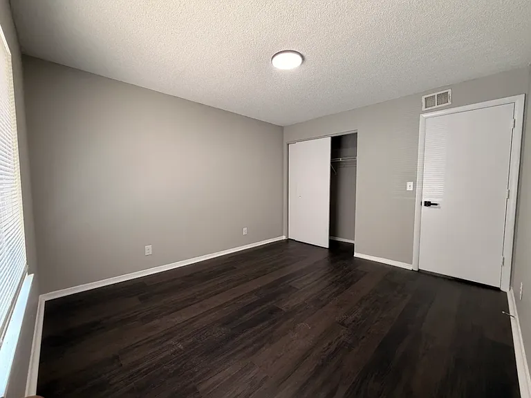 225 Seasons Pkwy — Photo 6