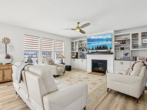 5th image of 325 Middleton Cir