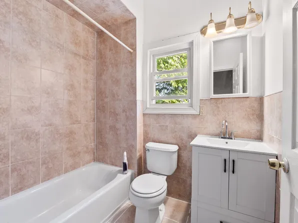 1303 Summit Avenue image 11 of 21