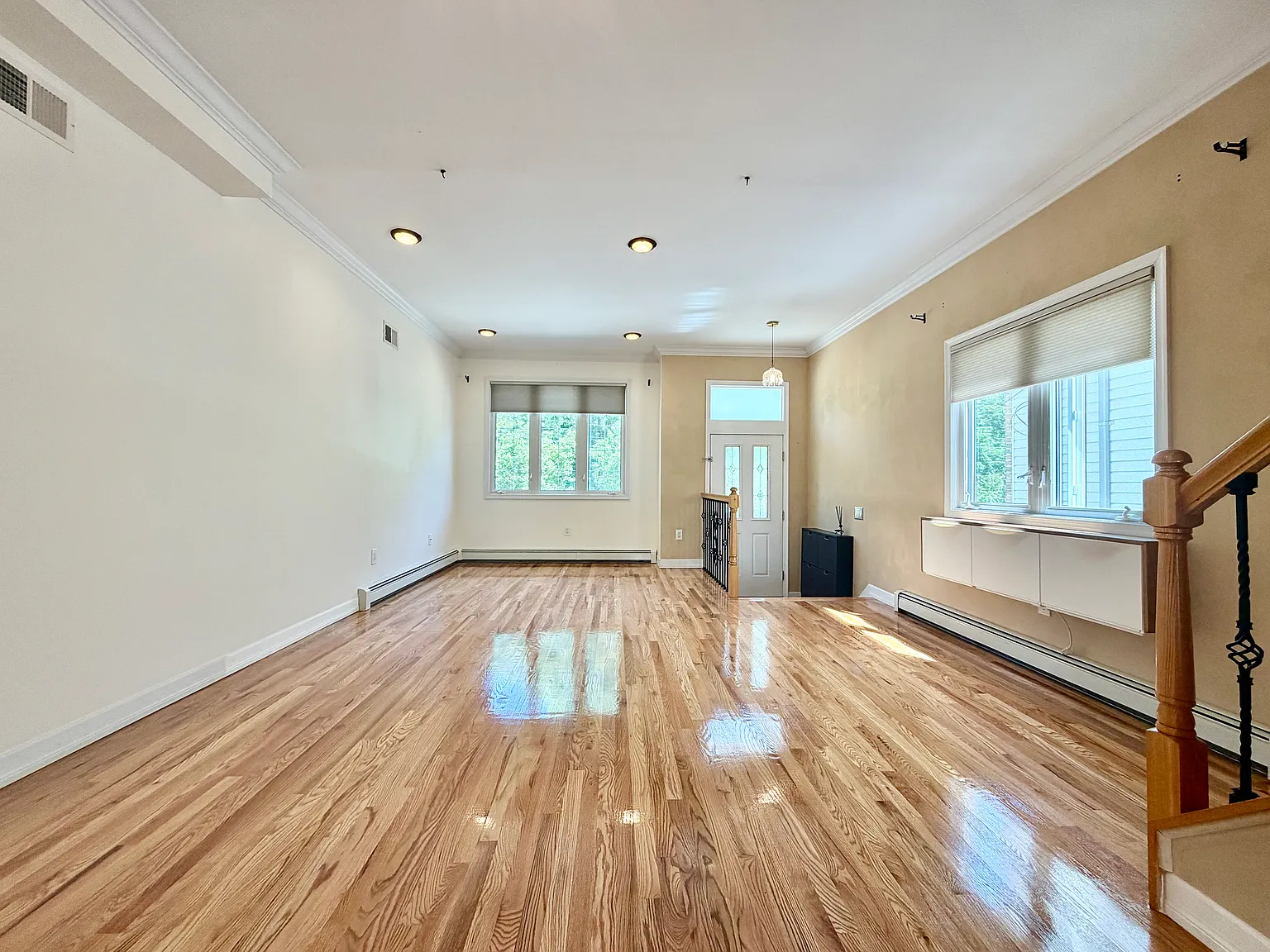 3 bed, 2.5 bath, 1592 sqft, $3,600 — Photo 3