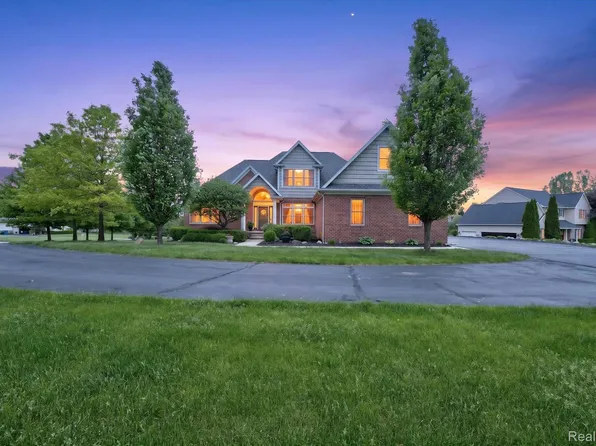 8746 N Hills Ct, Howell, MI 48843