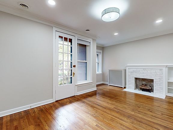 2nd image of 4019 N Clarendon Ave APT 1S