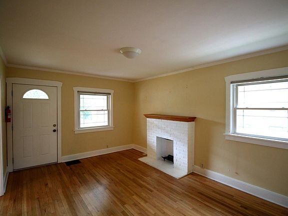 3rd image of 495 N Clarkson St