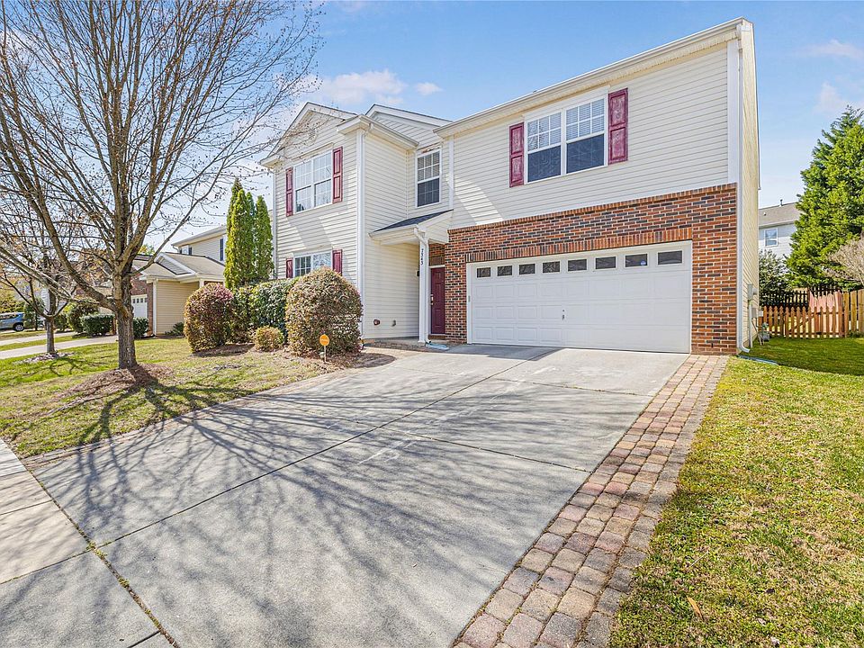 7343 Lamplighter Close Dr, Matthews, NC 28105 | Zillow