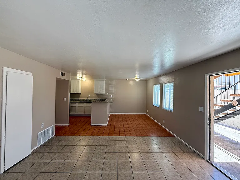 1134 W Stoneridge Ct #D — Photo 3