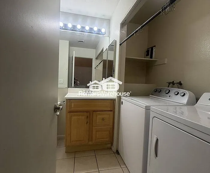 1970 N Hartford St #4 — Photo 9