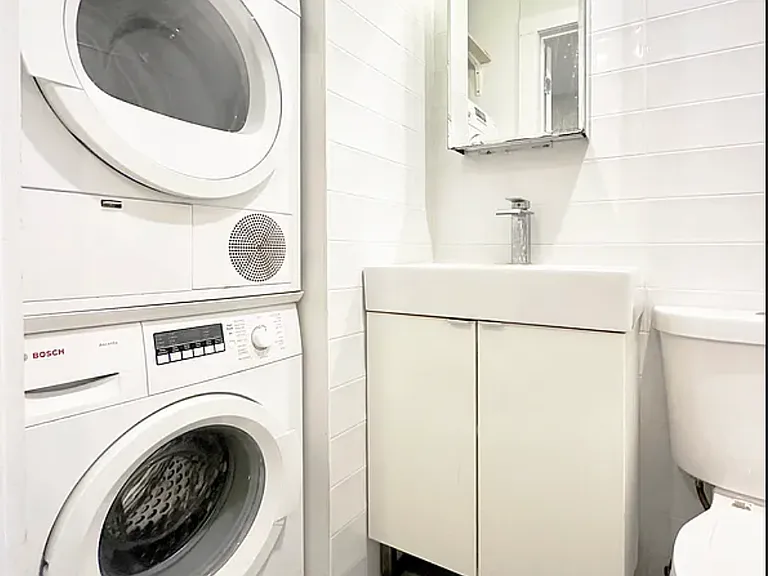 55 Spring St #14 — Photo 9