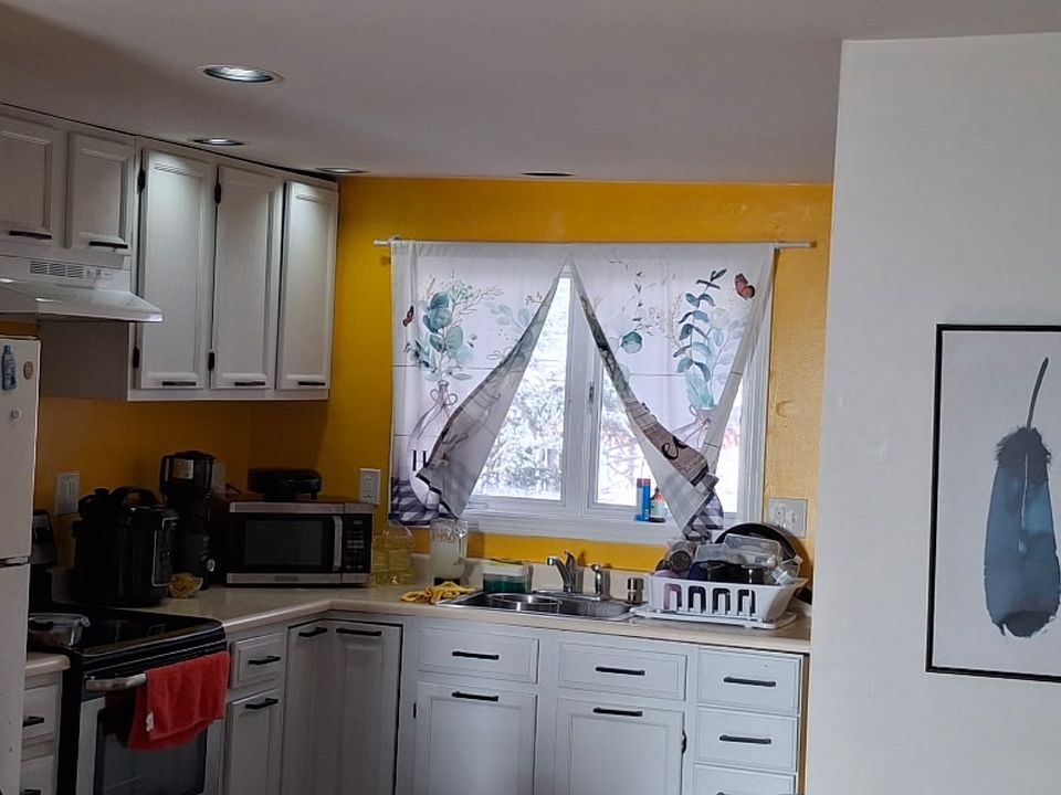 2nd image of 124 Bridgeport Ave Floor 2