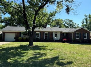 5762 Dobson Dr, Fayetteville, NC 28311