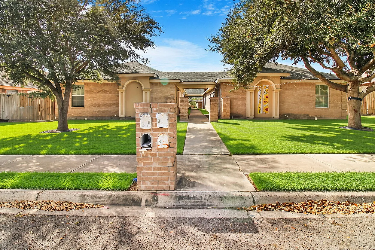 2 bed, 2.0 bath, $850 — Photo 1