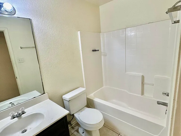 4107 Alan Kent Dr #B — Photo 8