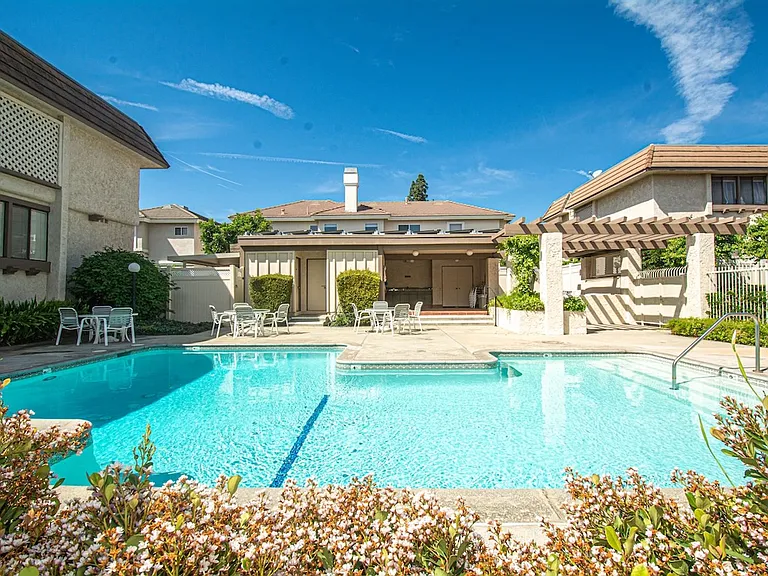 848 W Huntington Dr #28 — Photo 47