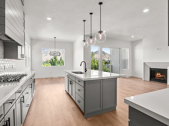 3rd image of 626 N Legend Cir #479