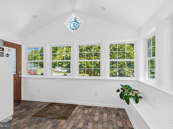 2nd image of 6354 Statum Rd