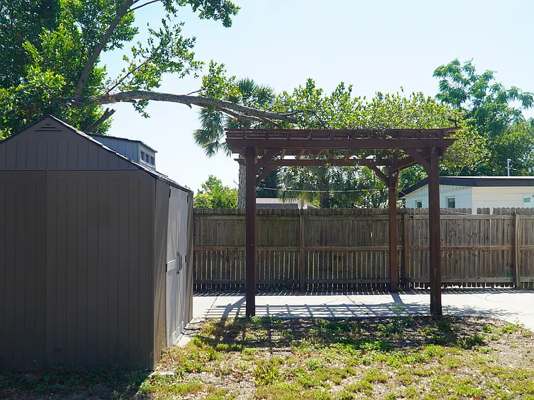 4111 W Montgomery Ter — Photo 2