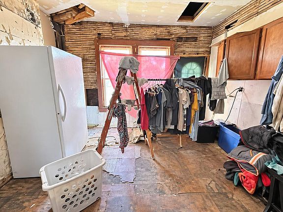 2nd image of 401 Vernon St