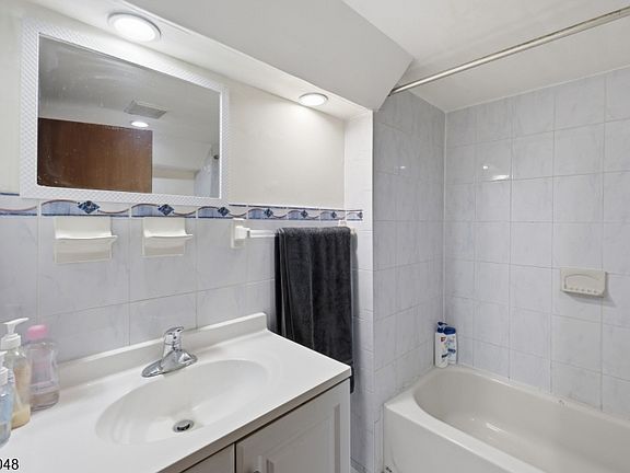 5th image of 23 Fillmore St