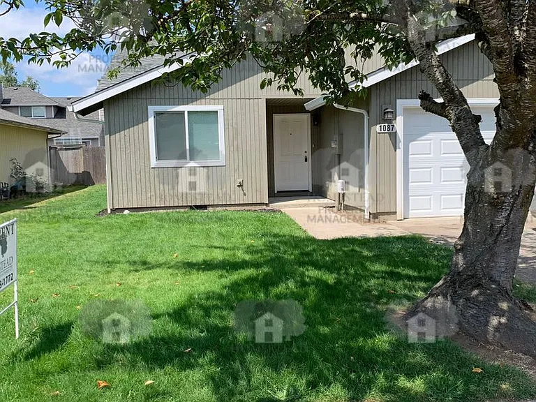 1085-1087 Raffon Ct SE — Photo 1