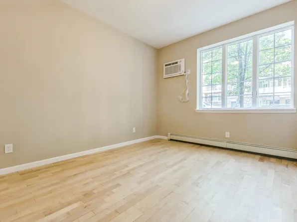 1570 West Tenth Street image 3 of 15