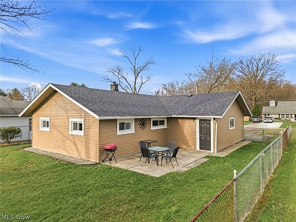 3rd image of 479 Southward Dr