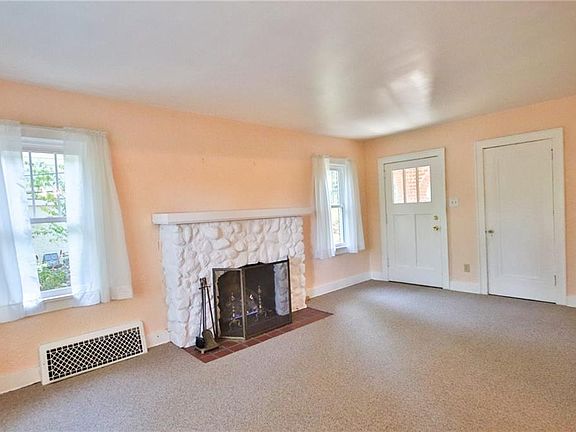 3rd image of 2643 Oak Park Blvd